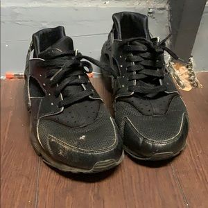 Black Nike Huaraches